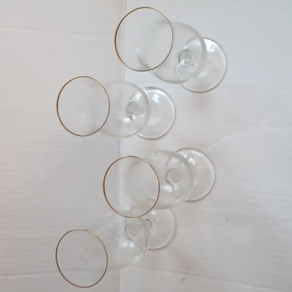 4/$40 Curvy Wine Glasses With Gold Rims - Set of 4 (Vintage) - Picture 3 of 6